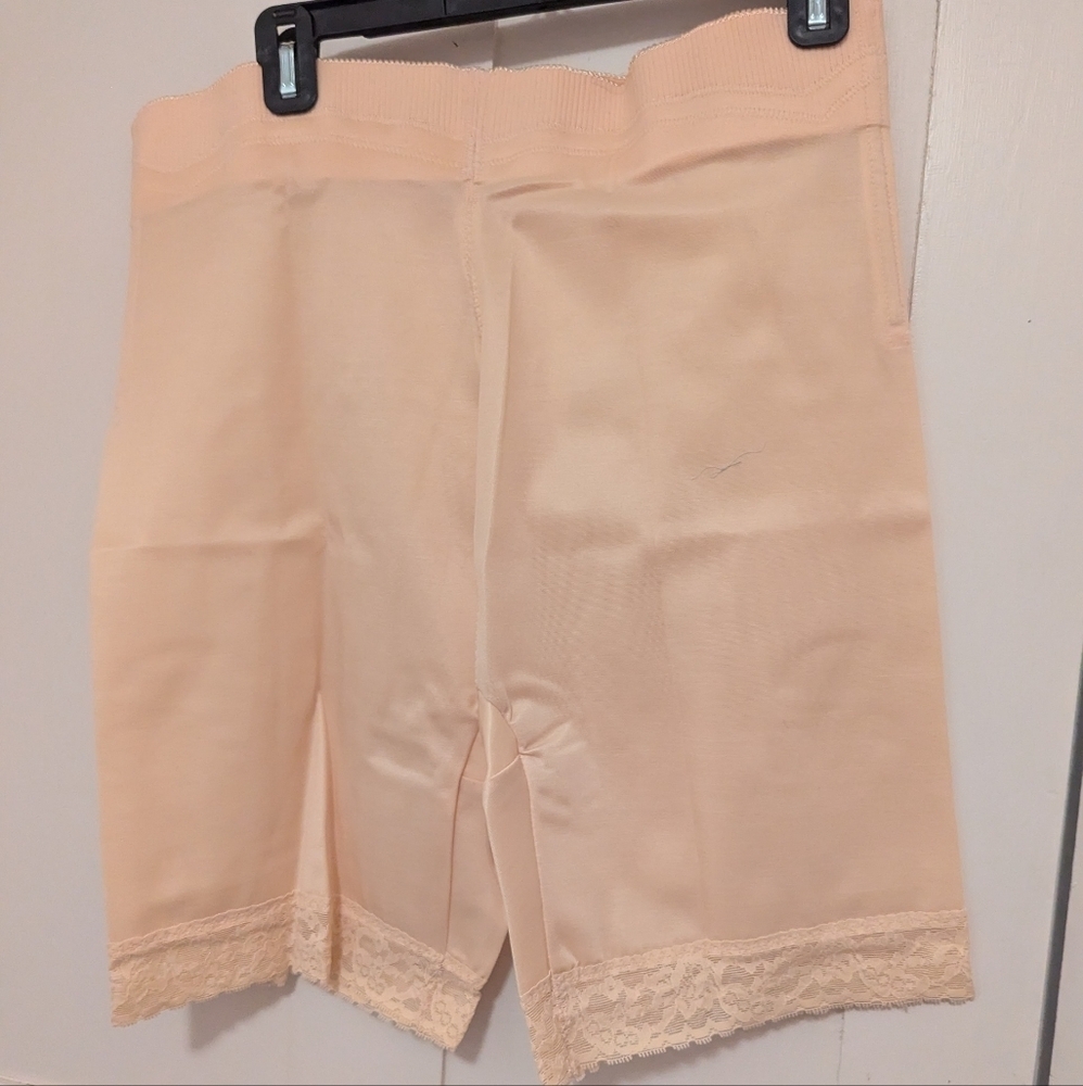 Rago of NY Women's Shapewear Cream Beige Peach size 7X 44, NIB, never worn